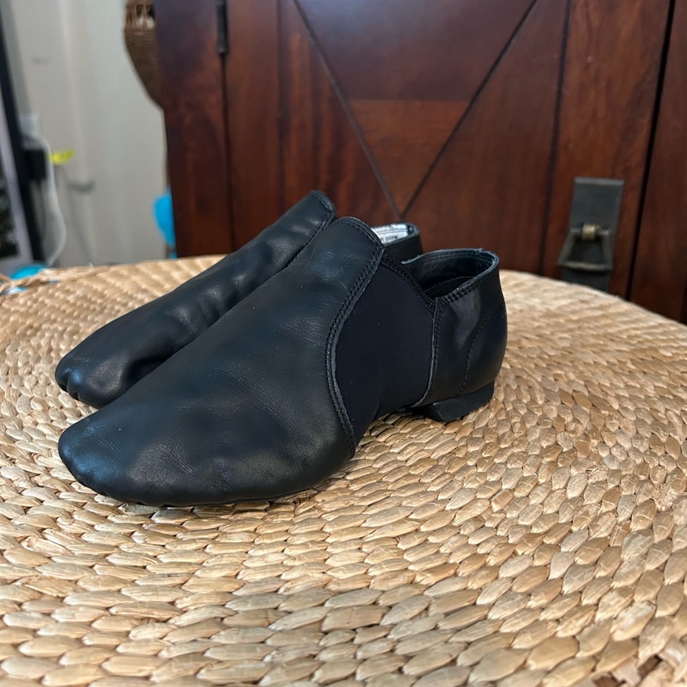 Girls Youth Size 2.5Y Weissman Jazz Shoes Slip-On Black Leather Dance W800